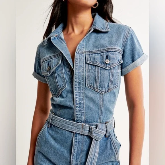 NWOT ABERCROMBIE & Fitch women's 90s
Relaxed Denim Jumpsuit size L - Picture 3 of 11